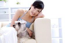 被两个男人绑着玩